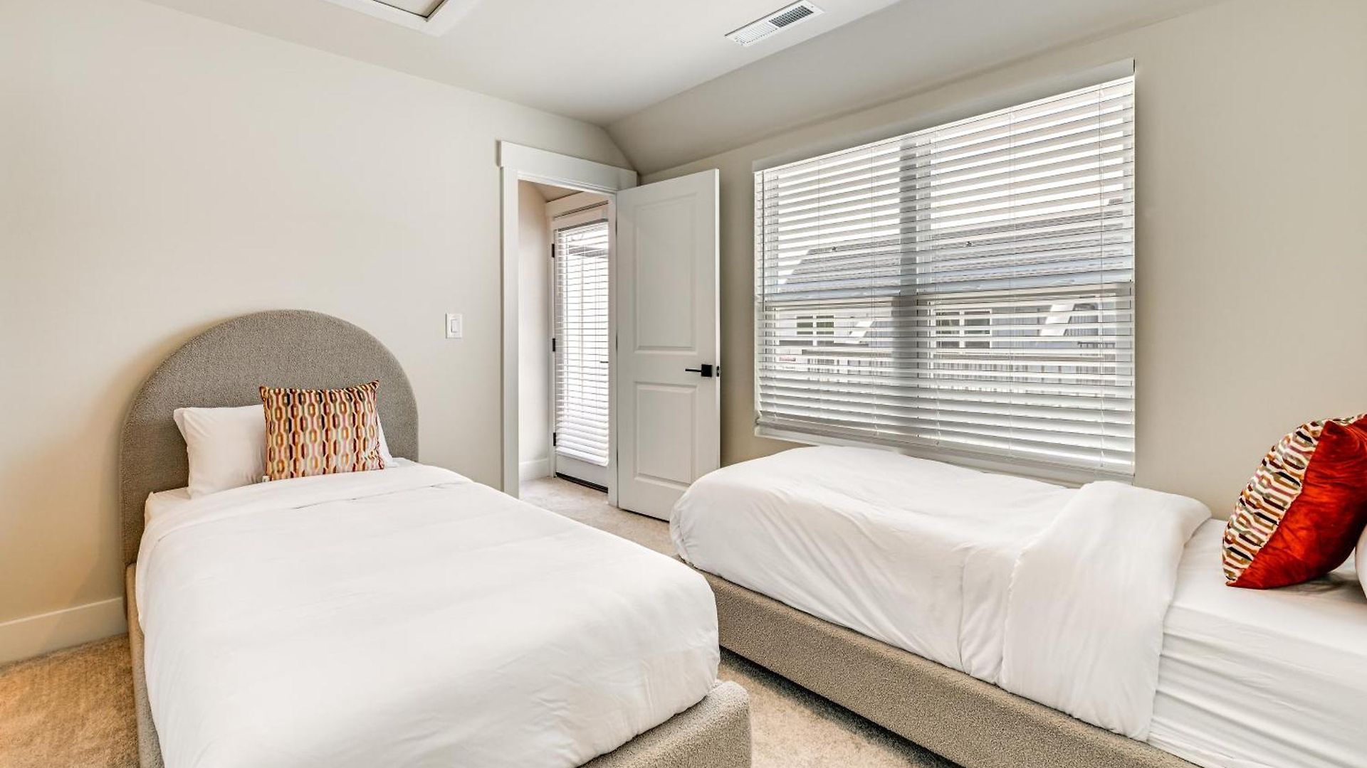 2 Mi To Dtwn Charlotte: Unit W/ Rooftop Deck! * Charlotte