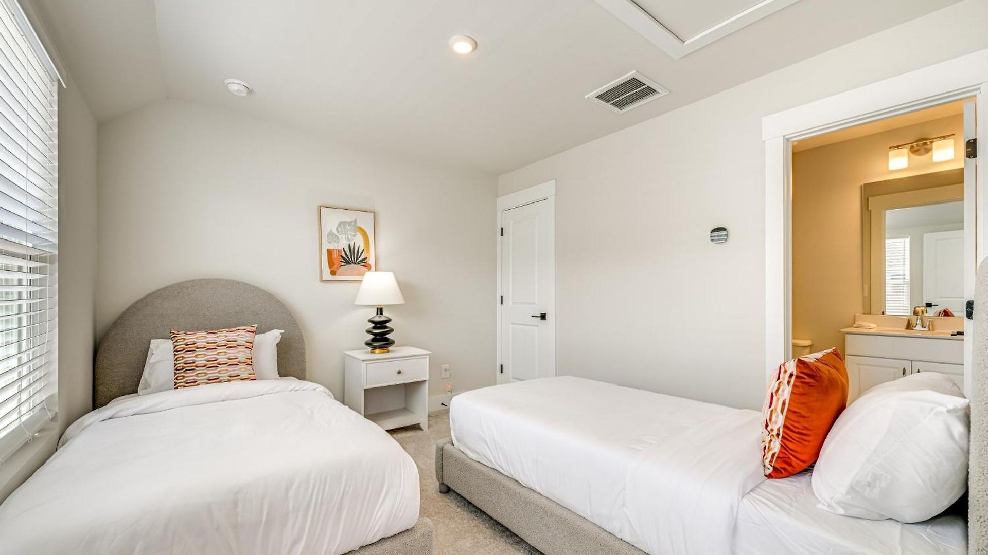 2 Mi To Dtwn Charlotte: Unit W/ Rooftop Deck! * Charlotte