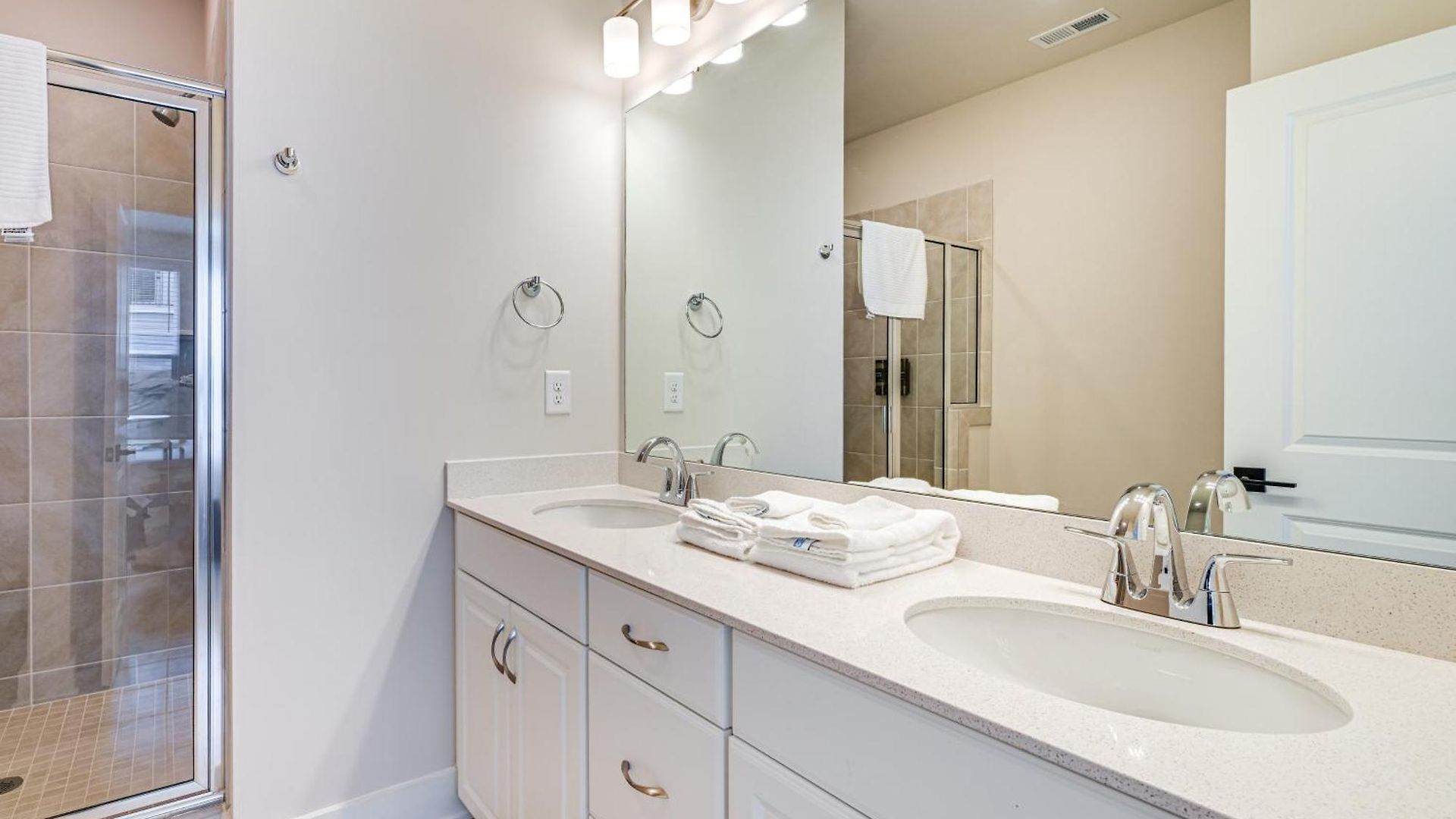 Holiday home 2 Mi To Dtwn Charlotte: Unit W/ Rooftop Deck! Charlotte