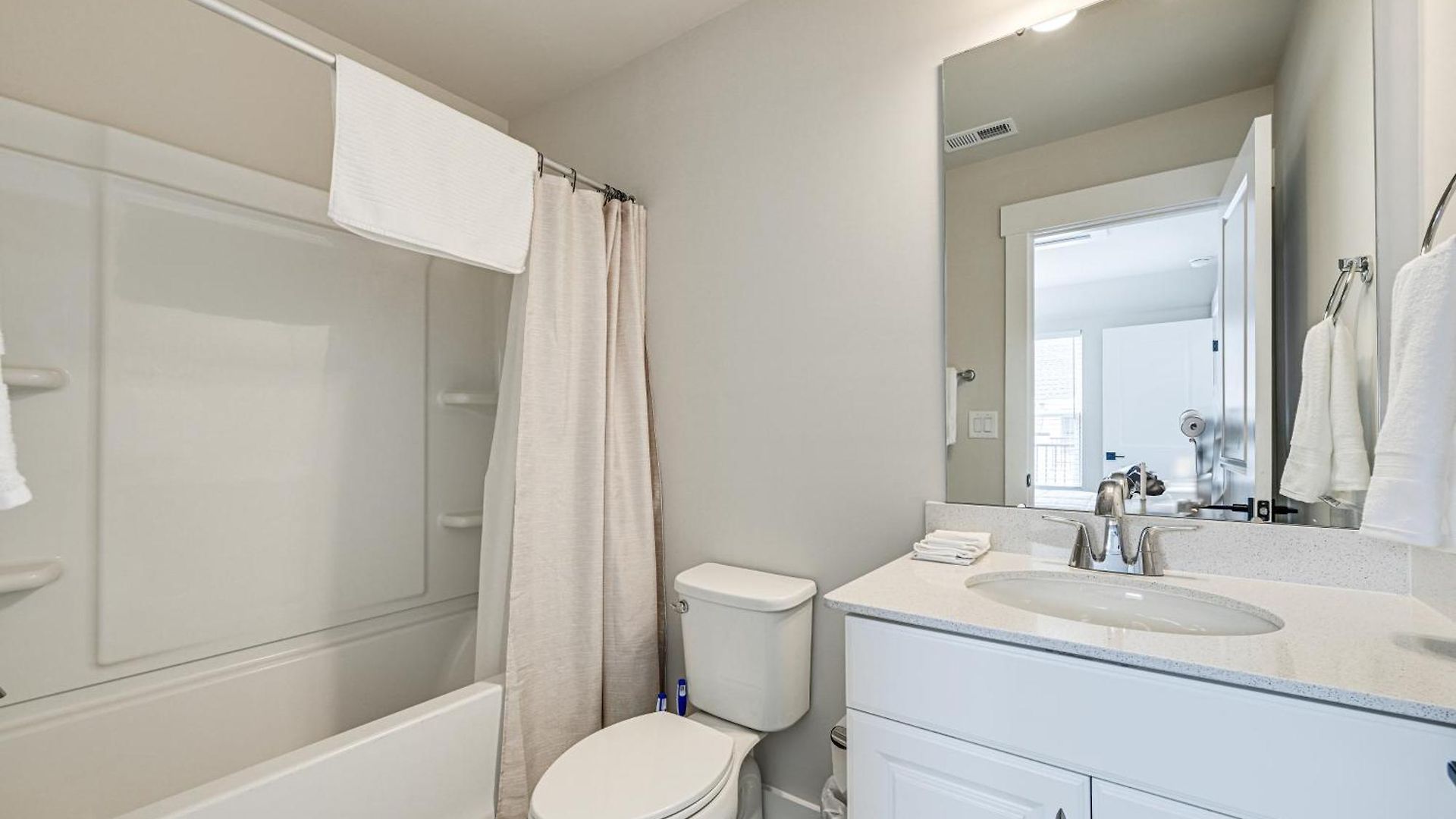 Walk To Music Factory: Townhome W/ Rooftop Deck!