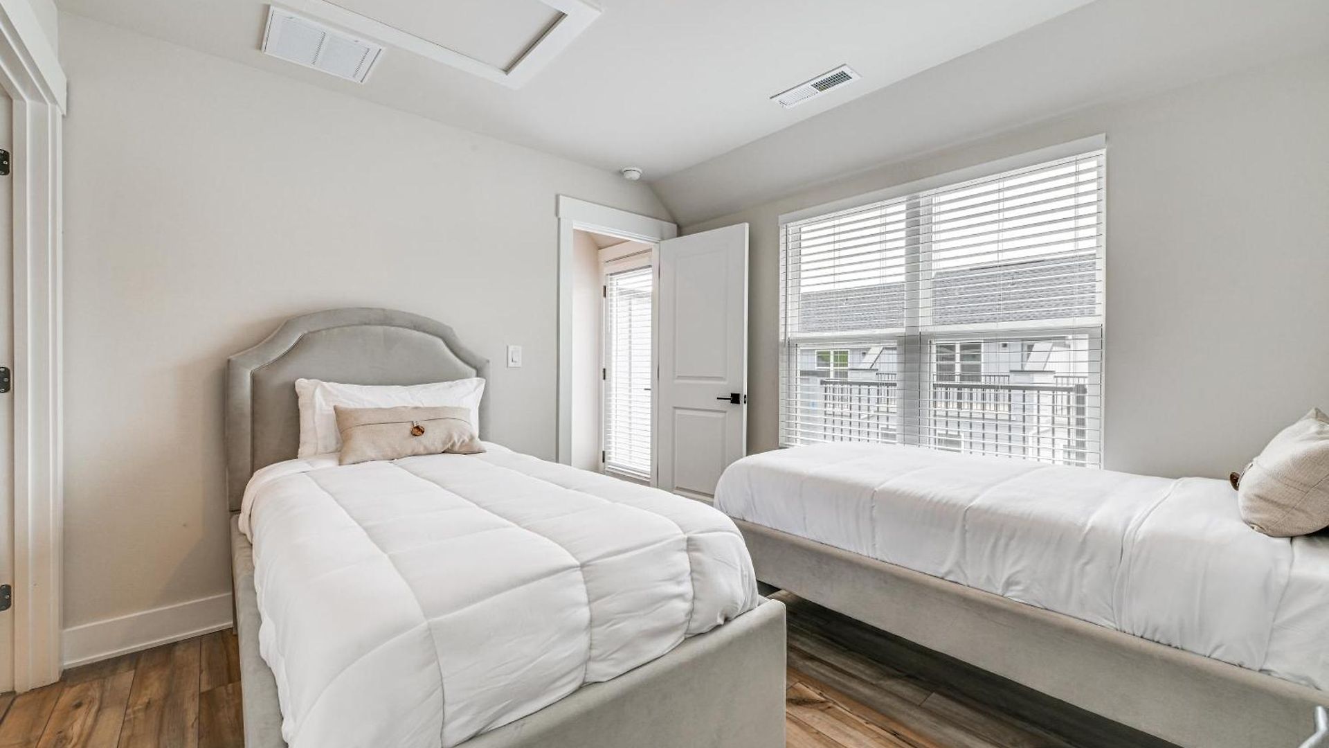Walk To Music Factory: Townhome W/ Rooftop Deck! Holiday home