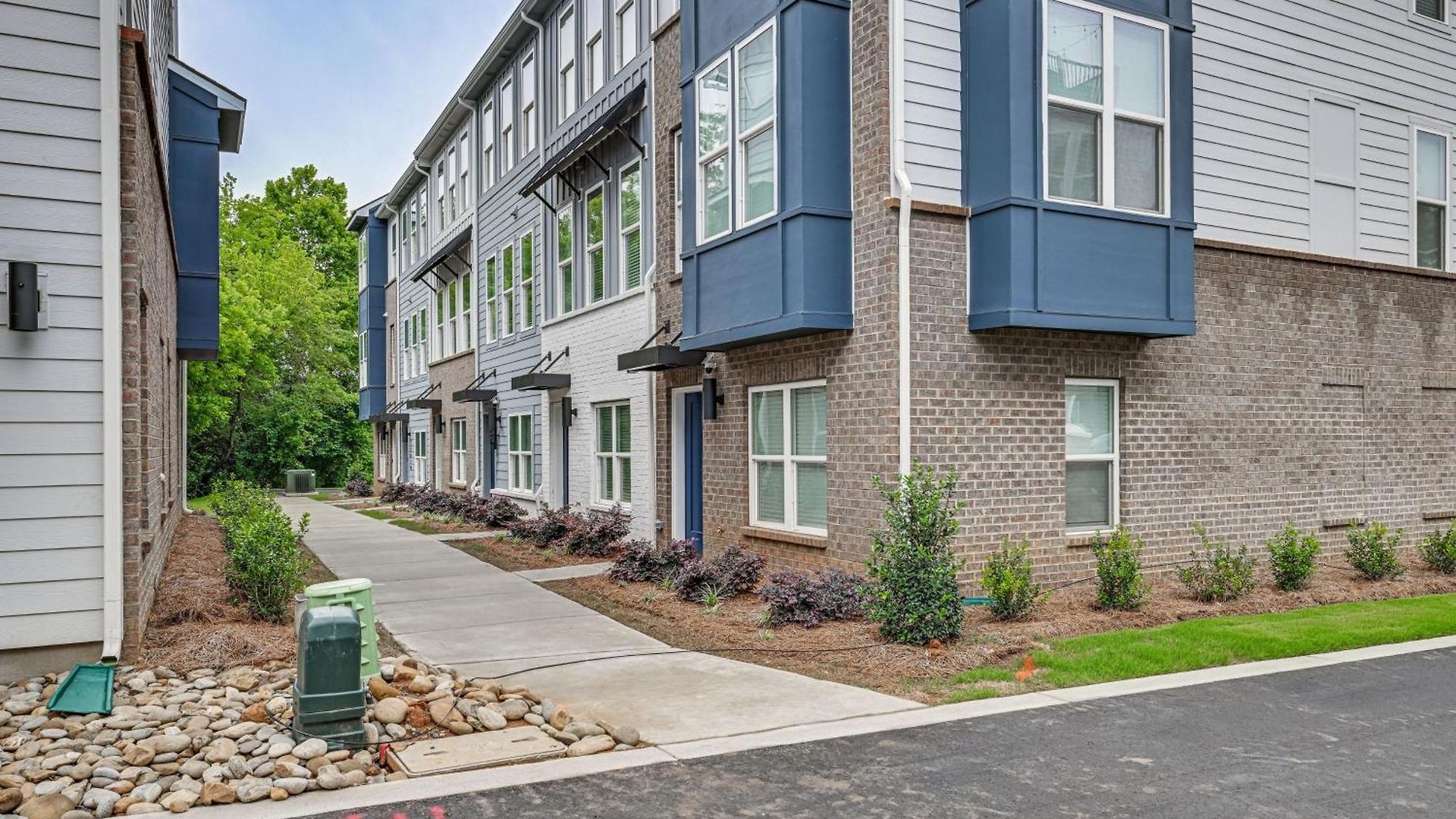 Walk To Music Factory: Townhome W/ Rooftop Deck!