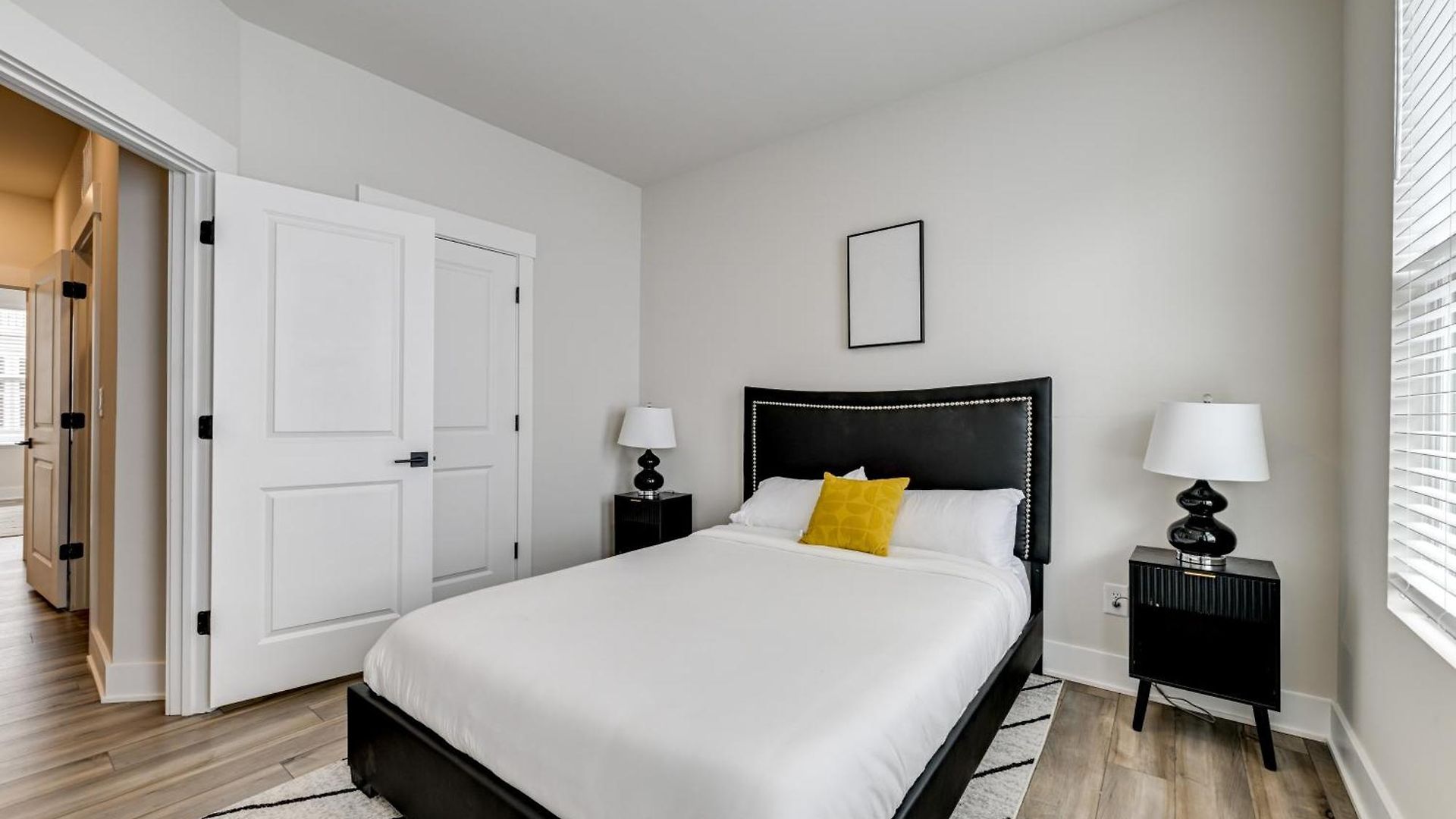 Holiday home 2 Mi To Uptown Charlotte: Family Townhome!