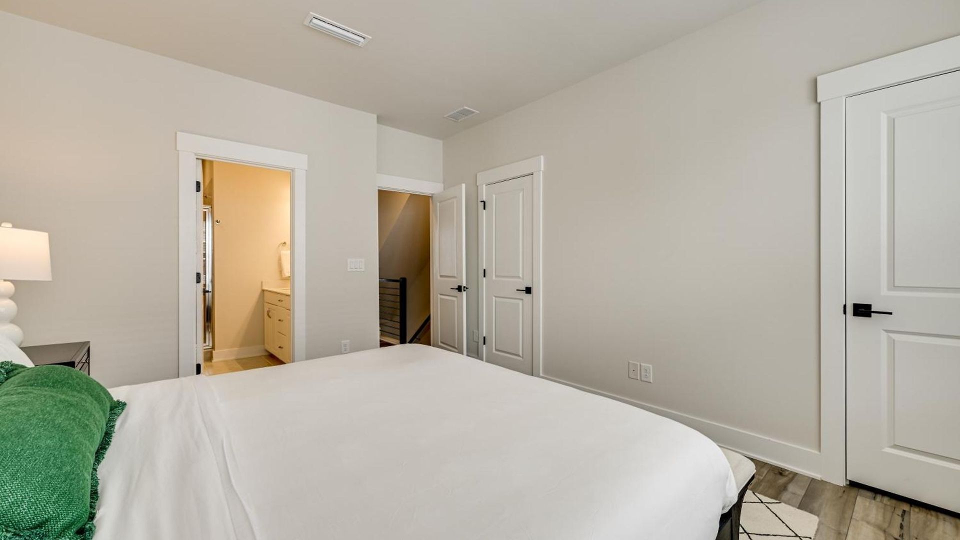 2 Mi To Uptown Charlotte: Family Townhome! * Charlotte