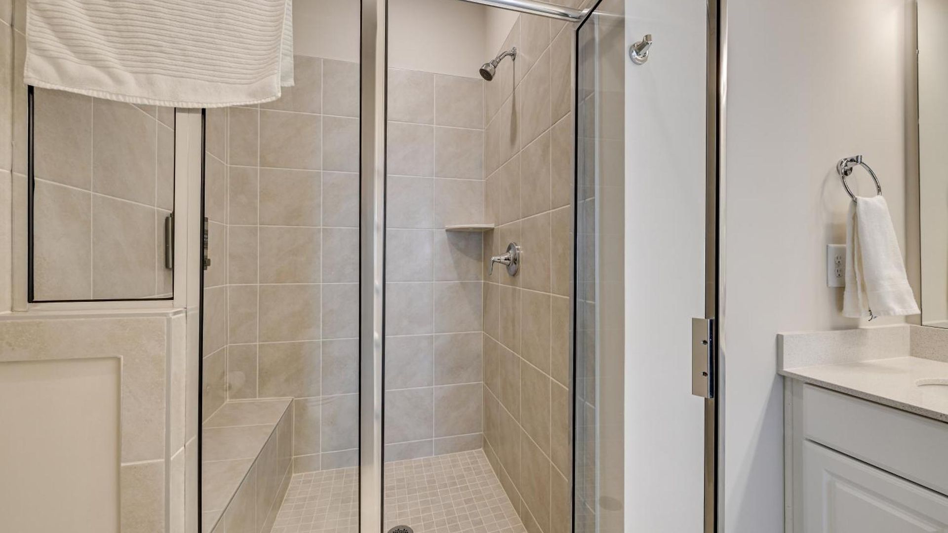 2 Mi To Uptown Charlotte: Family Townhome!