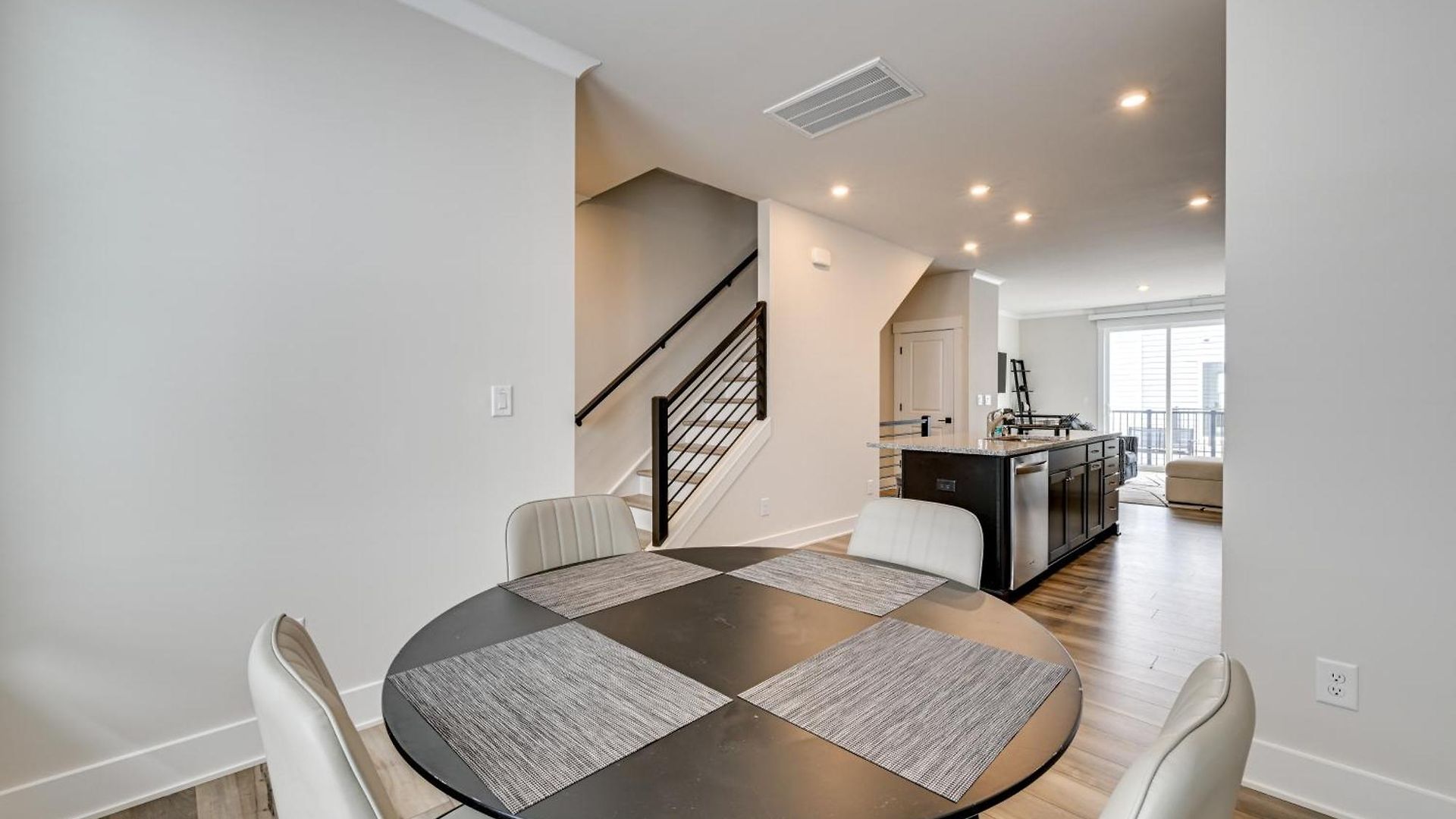 Holiday home 2 Mi To Uptown Charlotte: Family Townhome! *