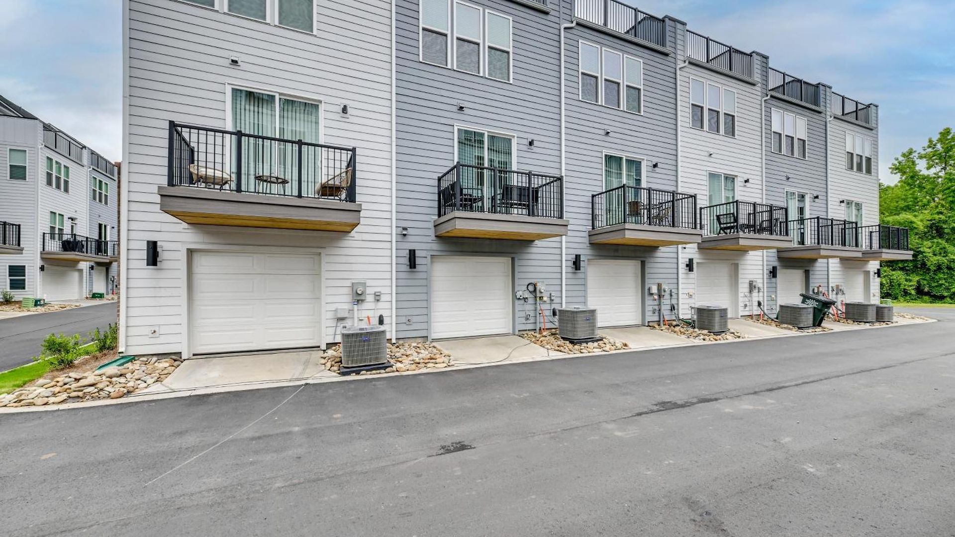 2 Mi To Uptown Charlotte: Family Townhome! *