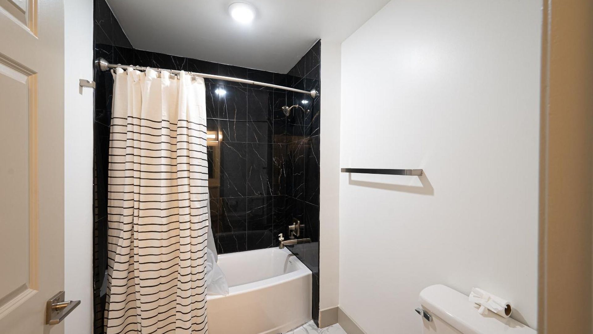 Live Beautifully Uptown Apartment Charlotte