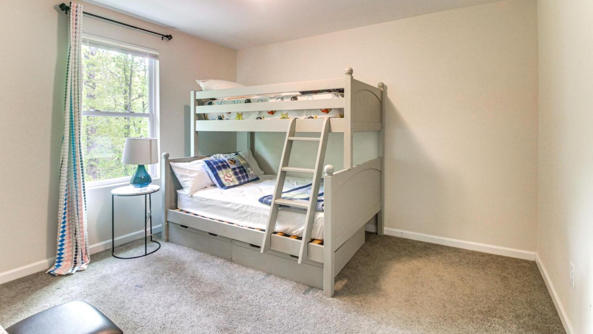 Holiday home & Play In Charlotte: Family W/ Deck