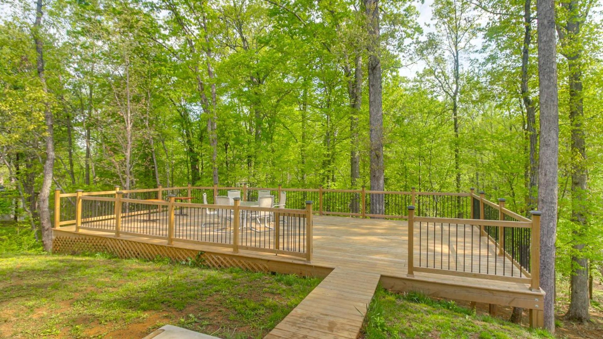 Holiday home & Play In Charlotte: Family W/ Deck Charlotte