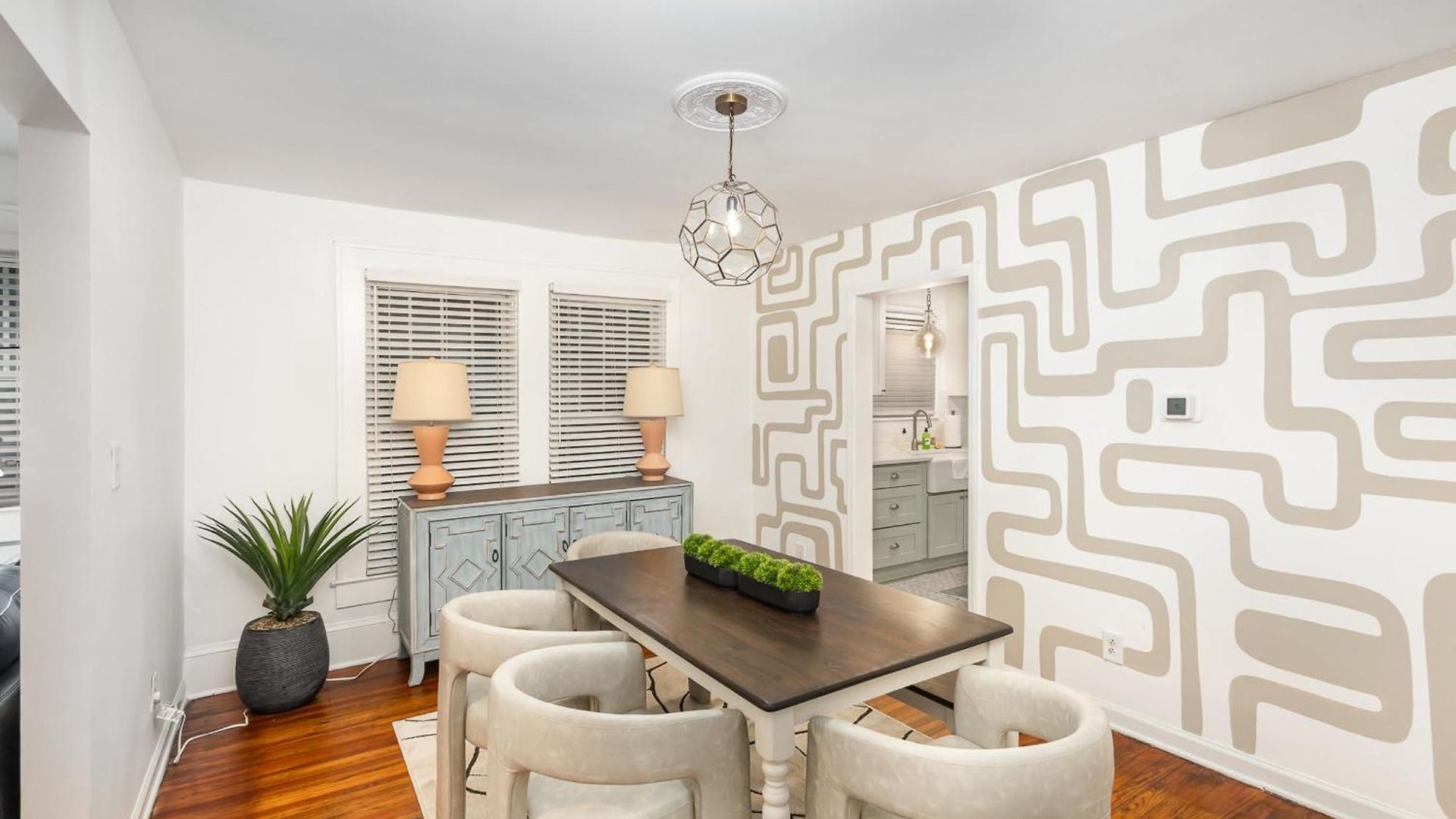 Holiday home Walkable Trendy Hideout For Foodies - 3br-2ba
