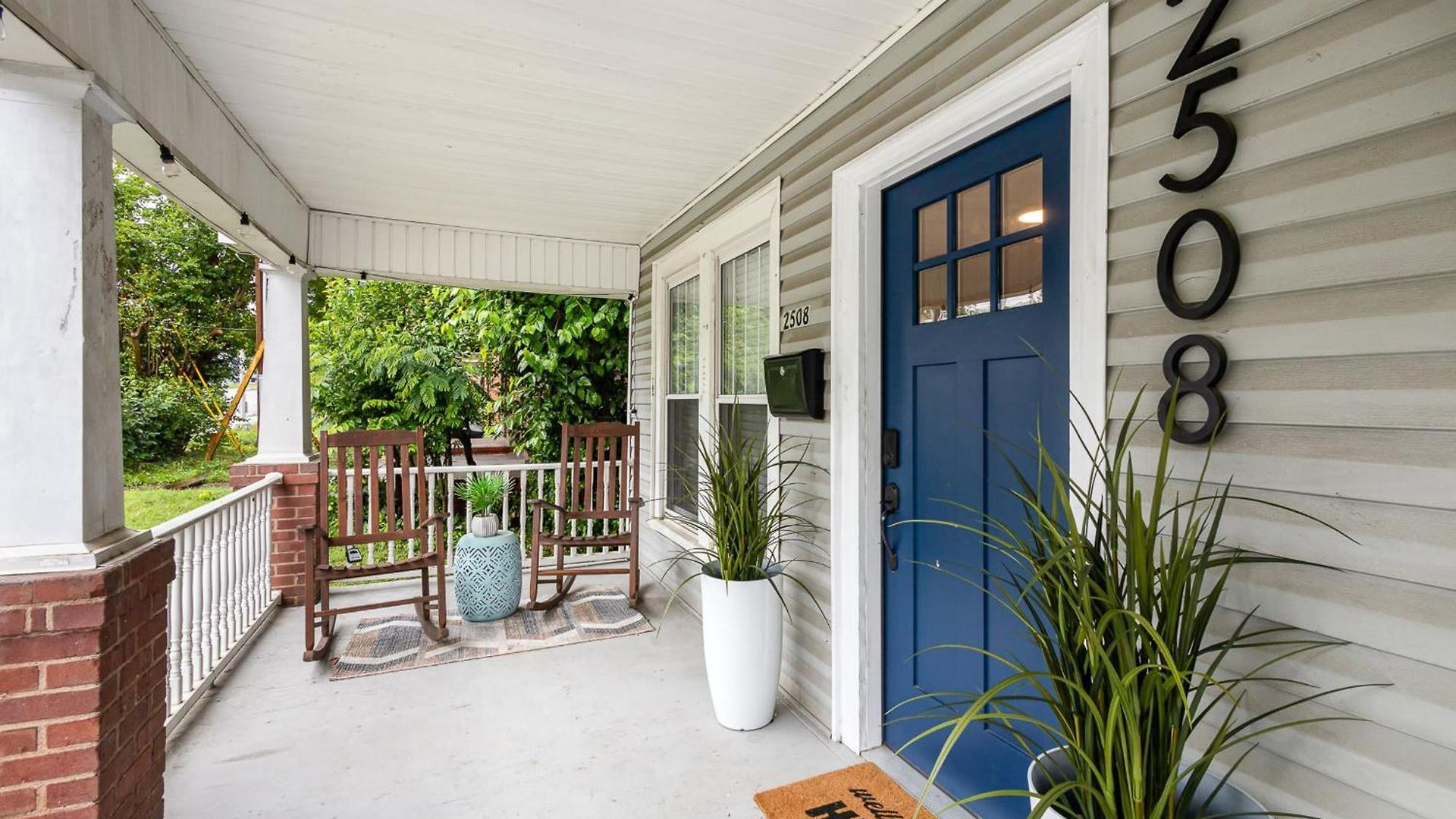 Walkable Trendy Hideout For Foodies - 3br-2ba Charlotte