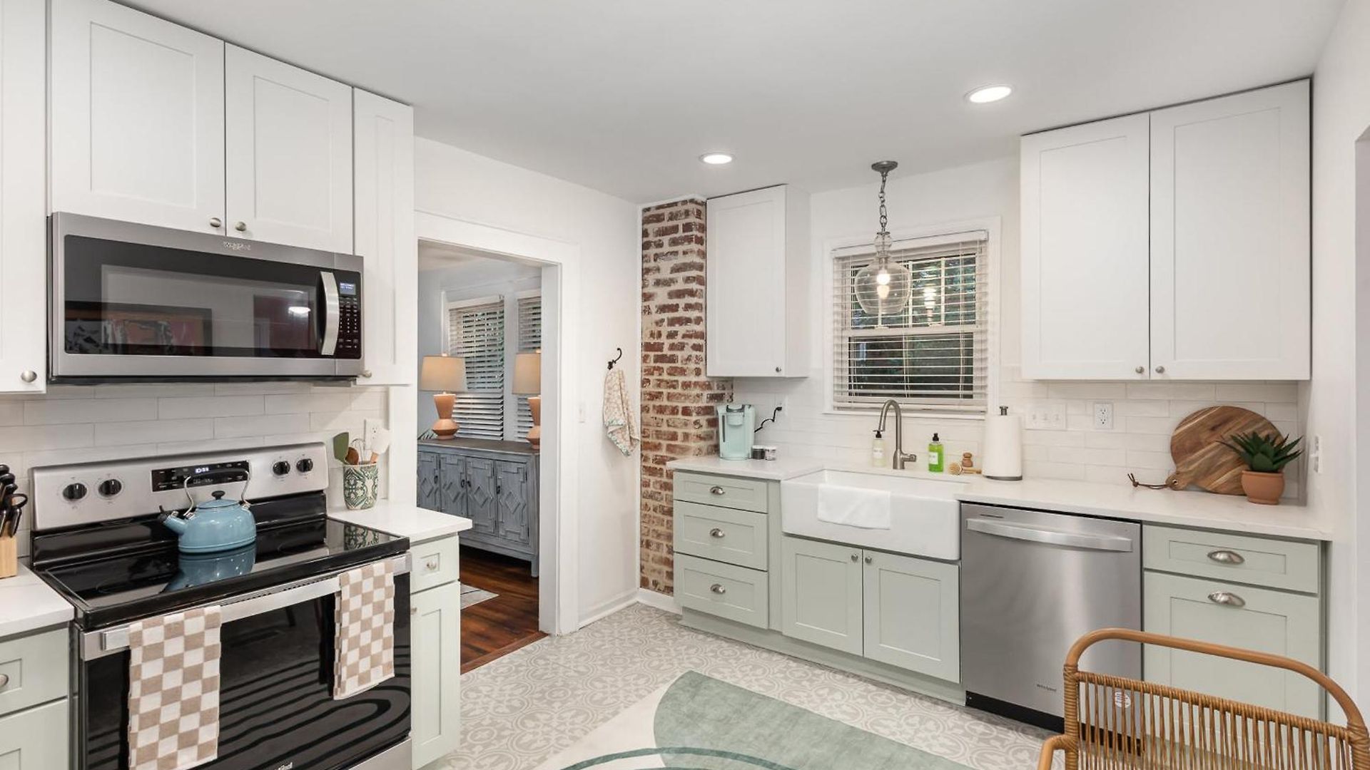 Walkable Trendy Hideout For Foodies - 3br-2ba