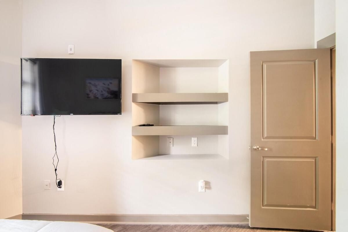 Stylish 1br Uptown *