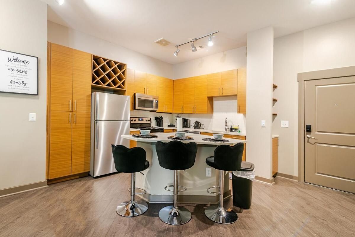 Stylish 1br Uptown Apartment