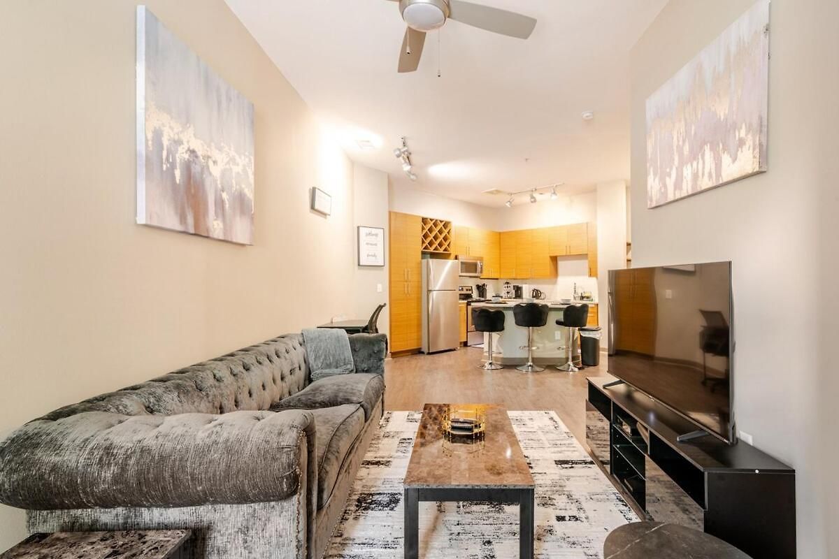 Stylish 1br Uptown *