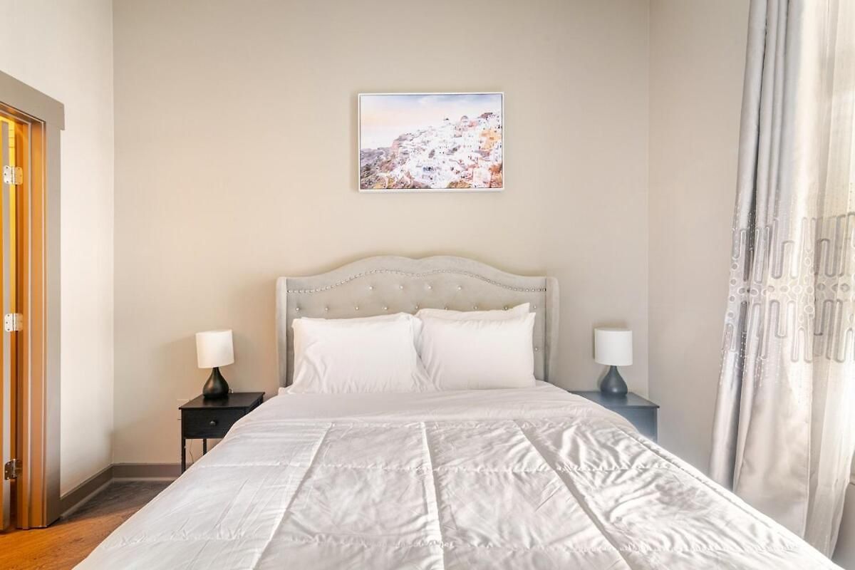 Stylish 1br Uptown *