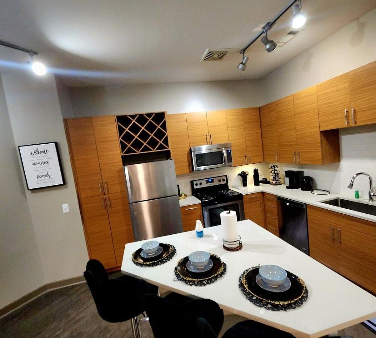 Stylish 1br Uptown Apartment
