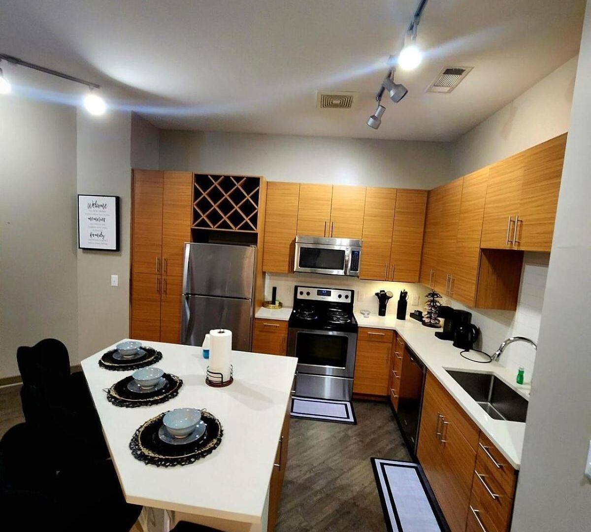 Stylish 1br Uptown