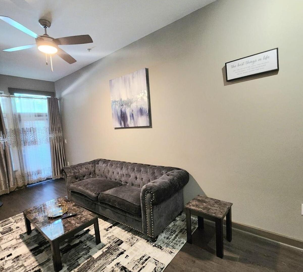 Stylish 1br Uptown Apartment *