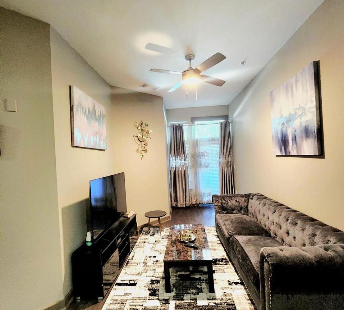 Stylish 1br Uptown
