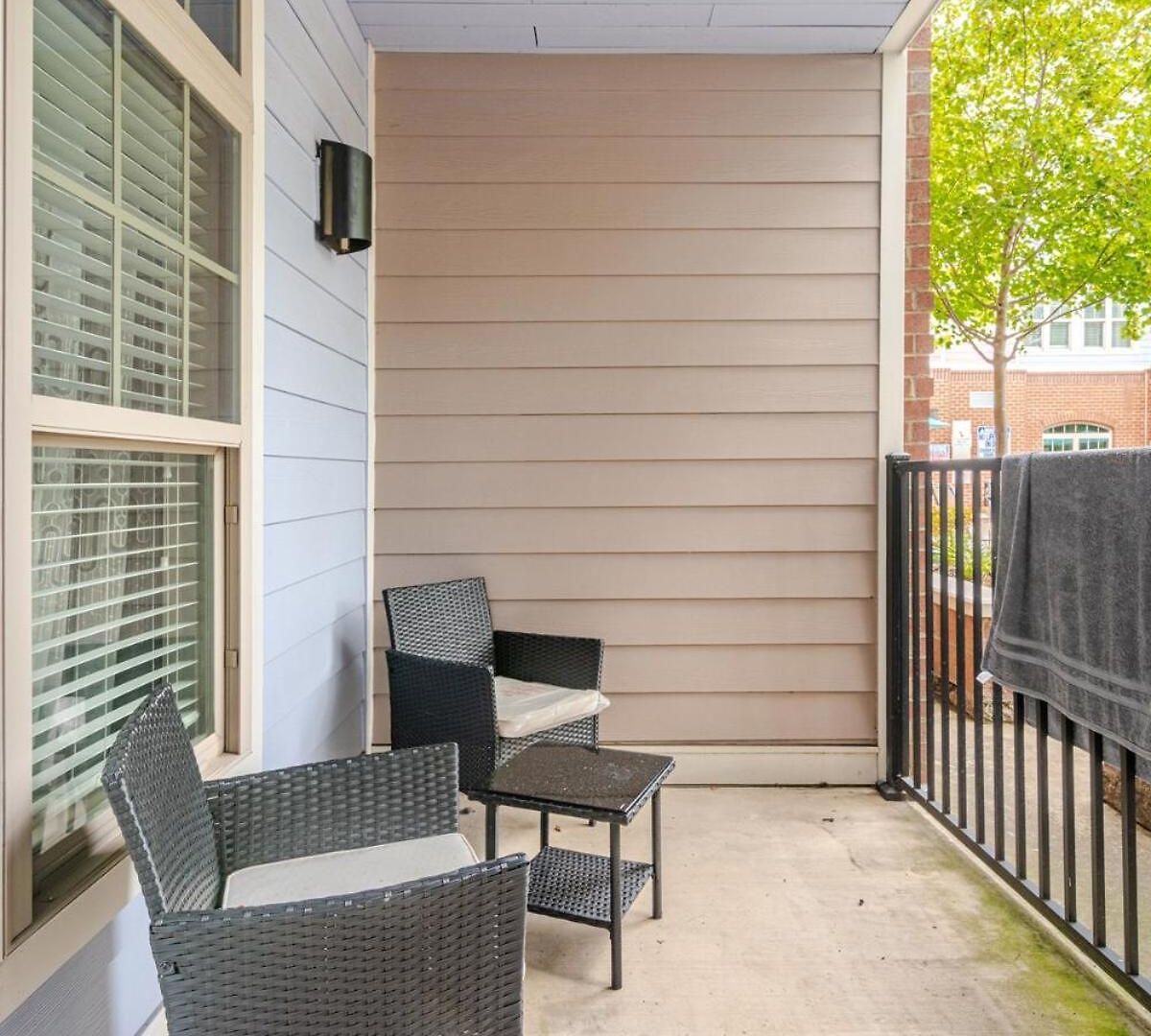 Stylish 1br Uptown Apartment *
