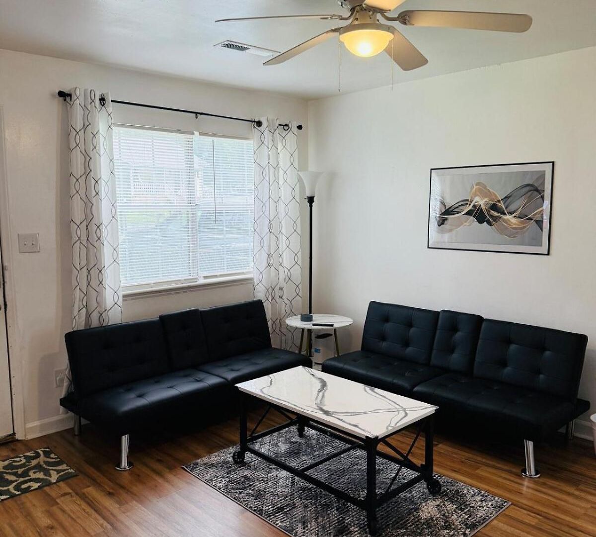 Dukehaven Near Northlake, Uptown, Route To Airport Holiday home *