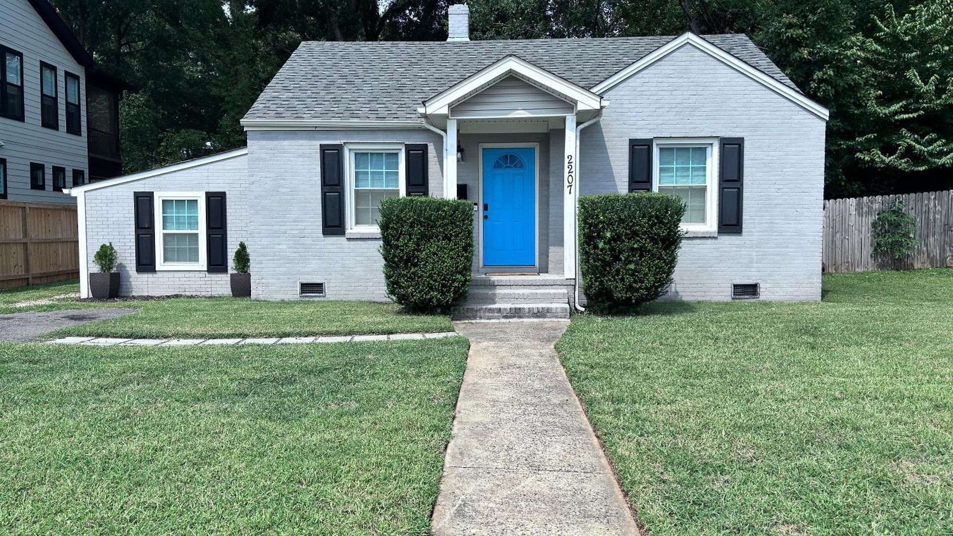 Charming 3 Bdrm In - 1 Mile To Uptown Holiday home