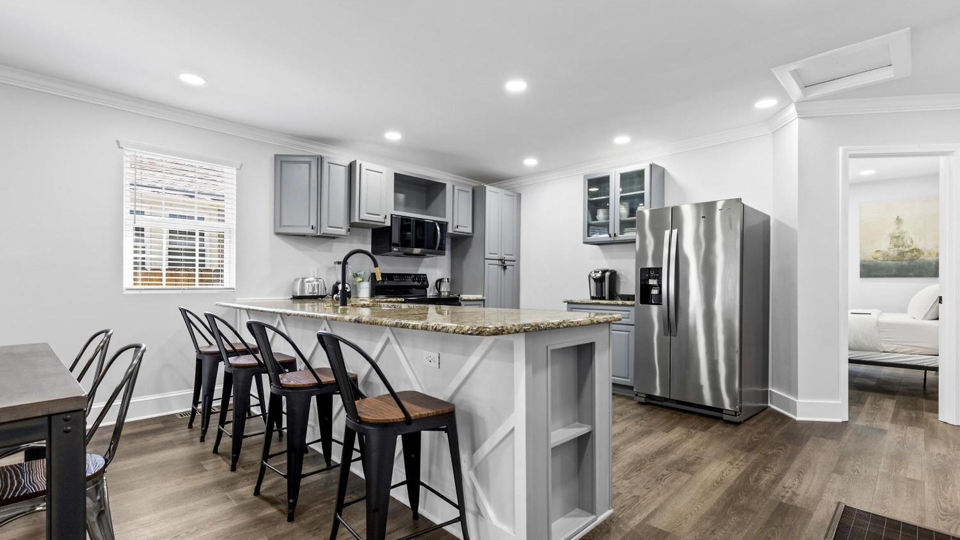 4br Bright And Modern - Close To Everything