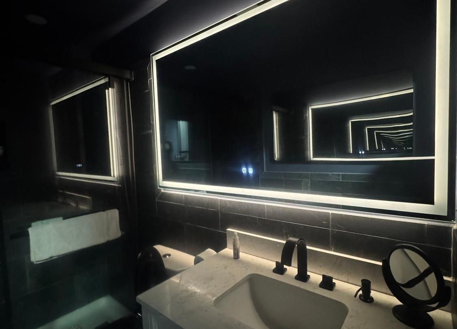 Luxurious Getaway At Js Place