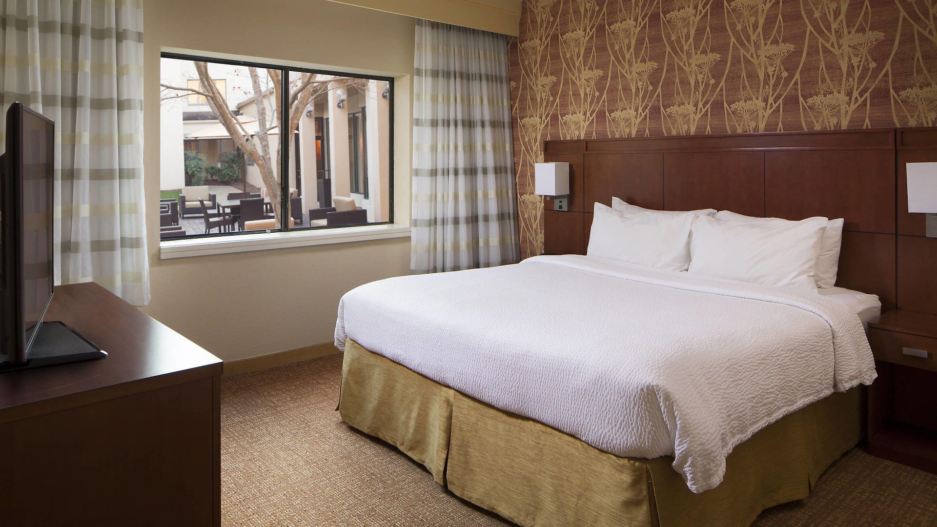 Courtyard Arrowood Charlotte
