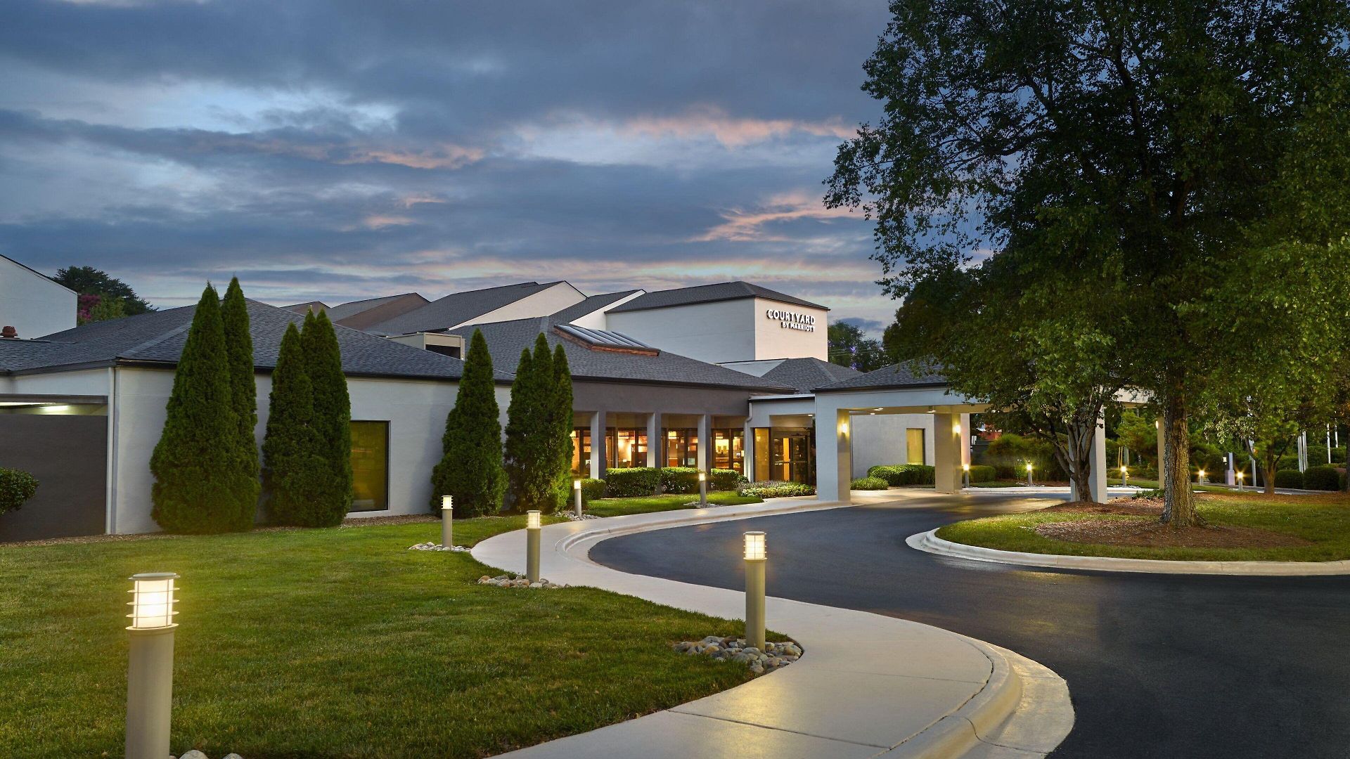 Hotel Courtyard Arrowood 3*