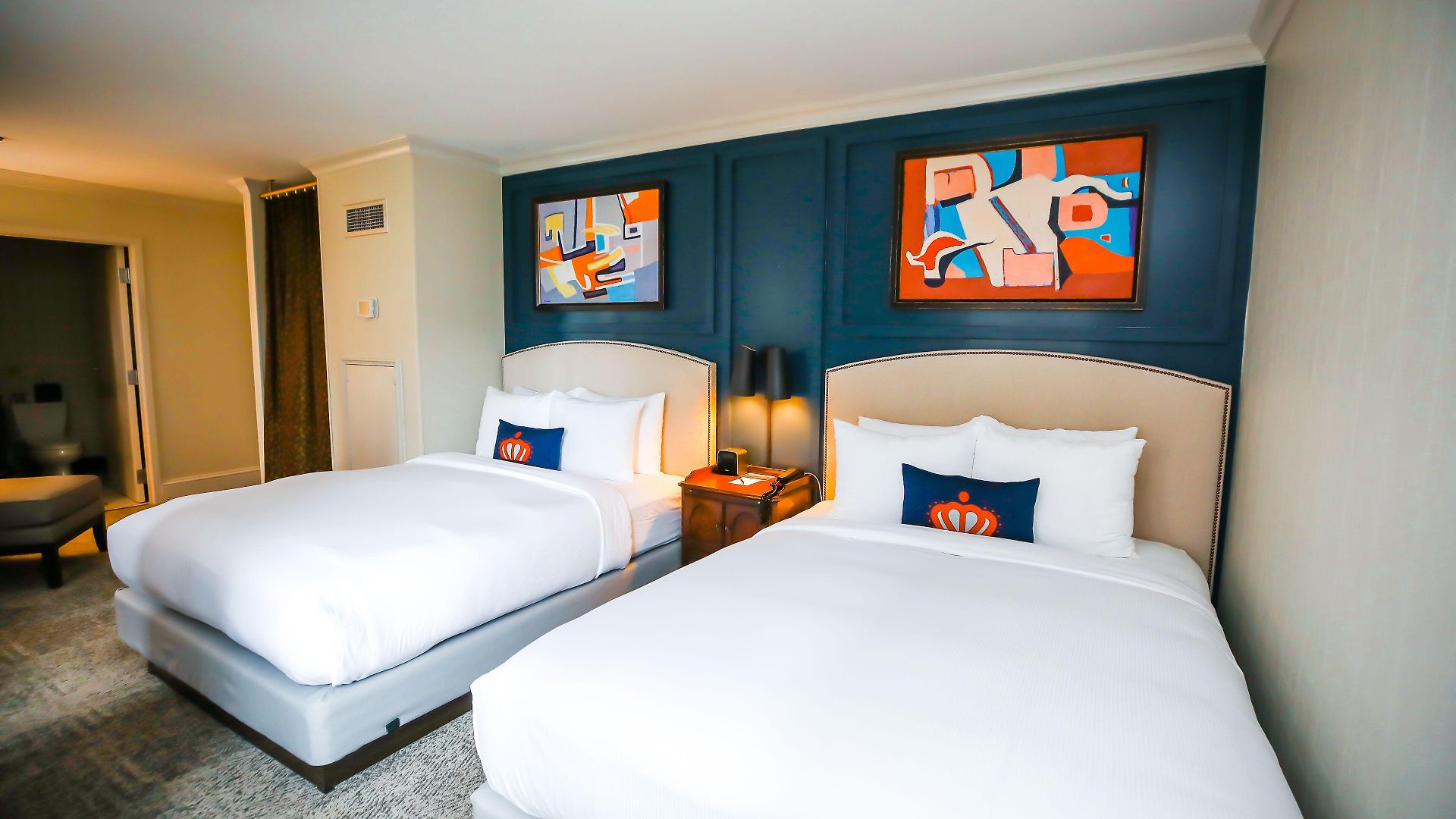 Dunhill Hotel 4*