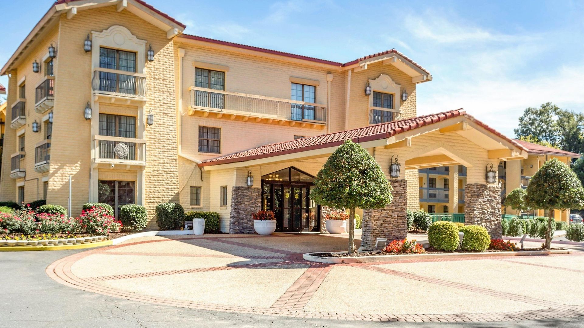 Quality & Airport Hotel 3*