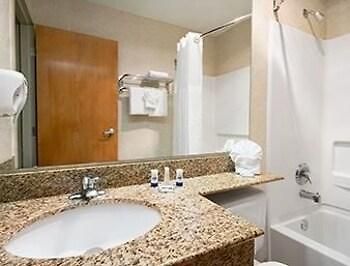 Microtel By Wyndham Airport Charlotte