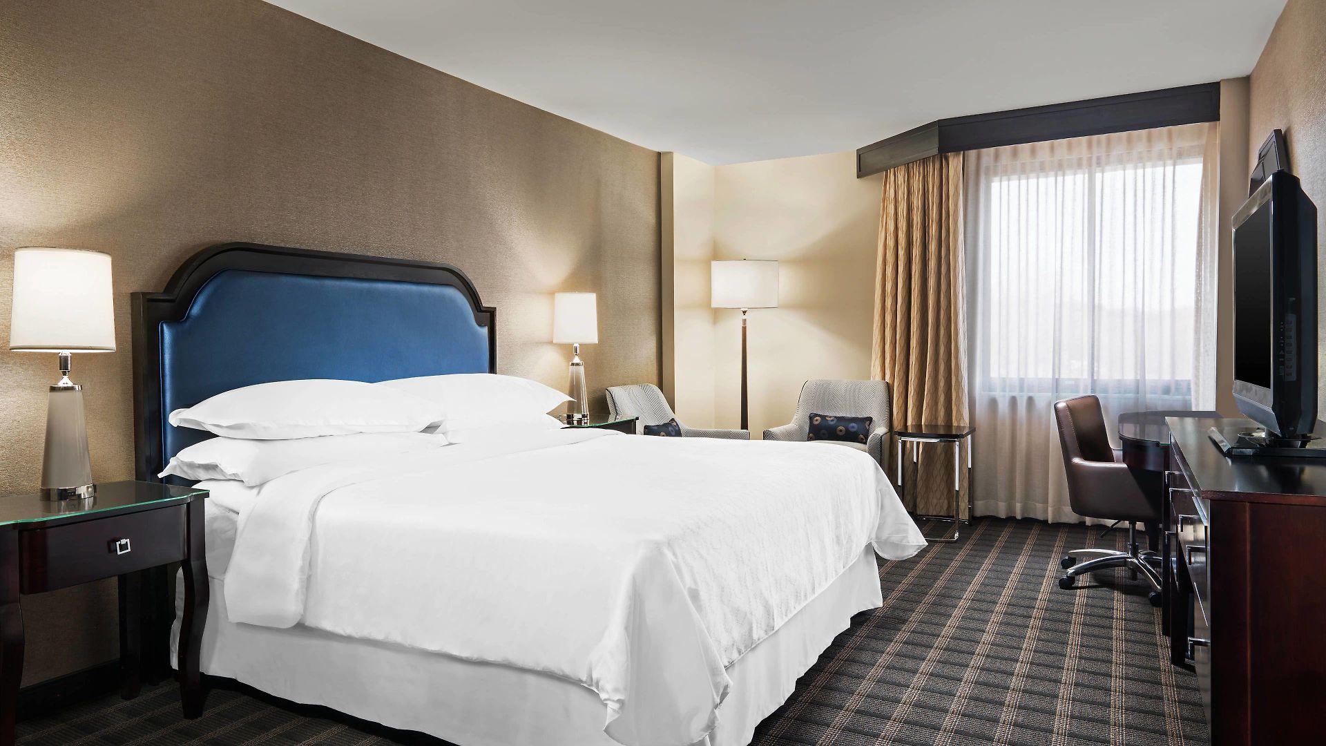 Sheraton Airport Hotel 4*