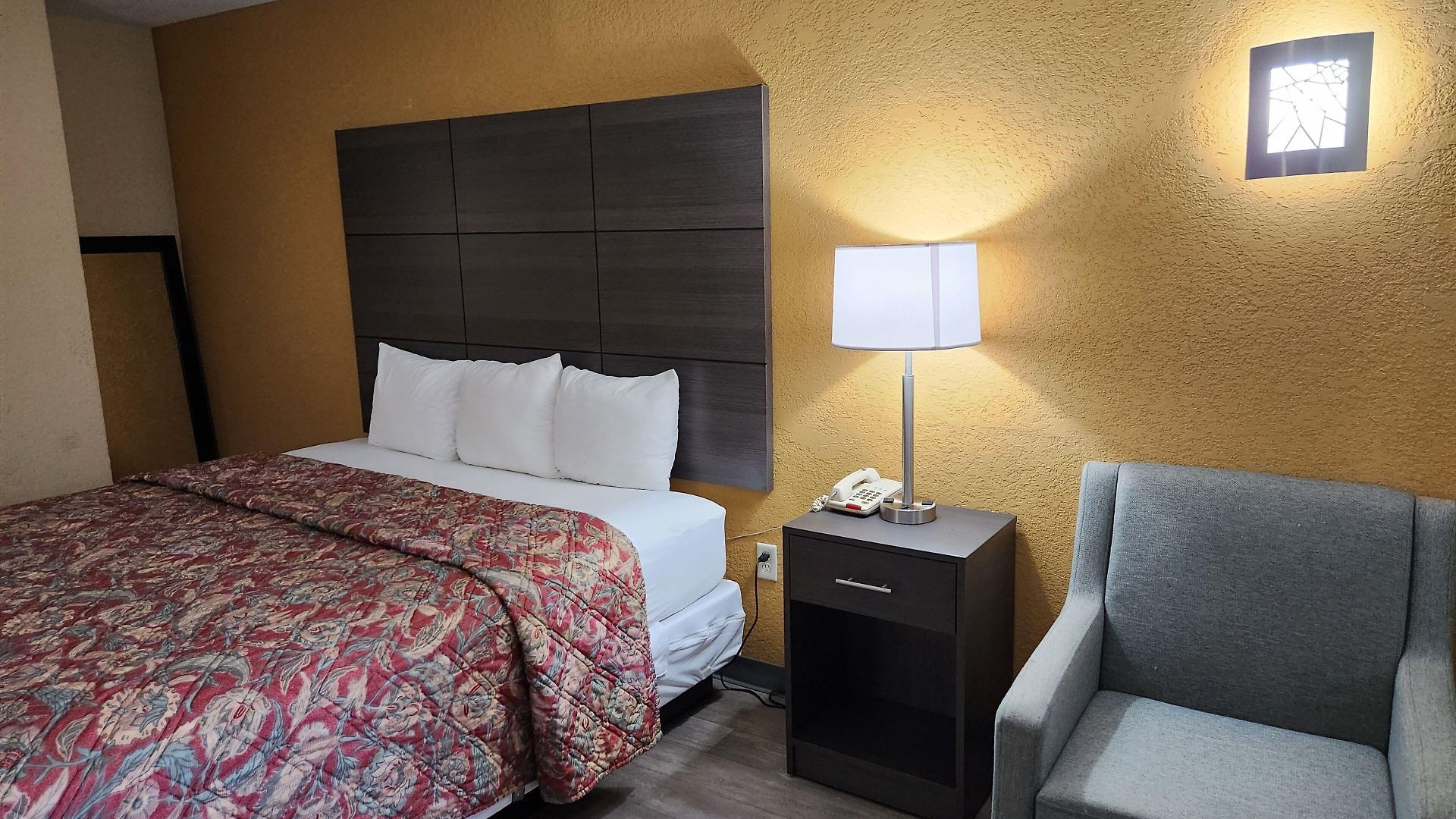 Days By Wyndham Northlake Motel