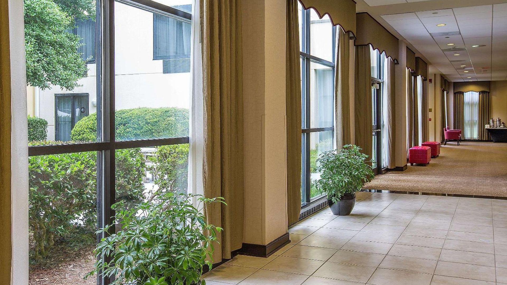 Doubletree By Hilton Airport
