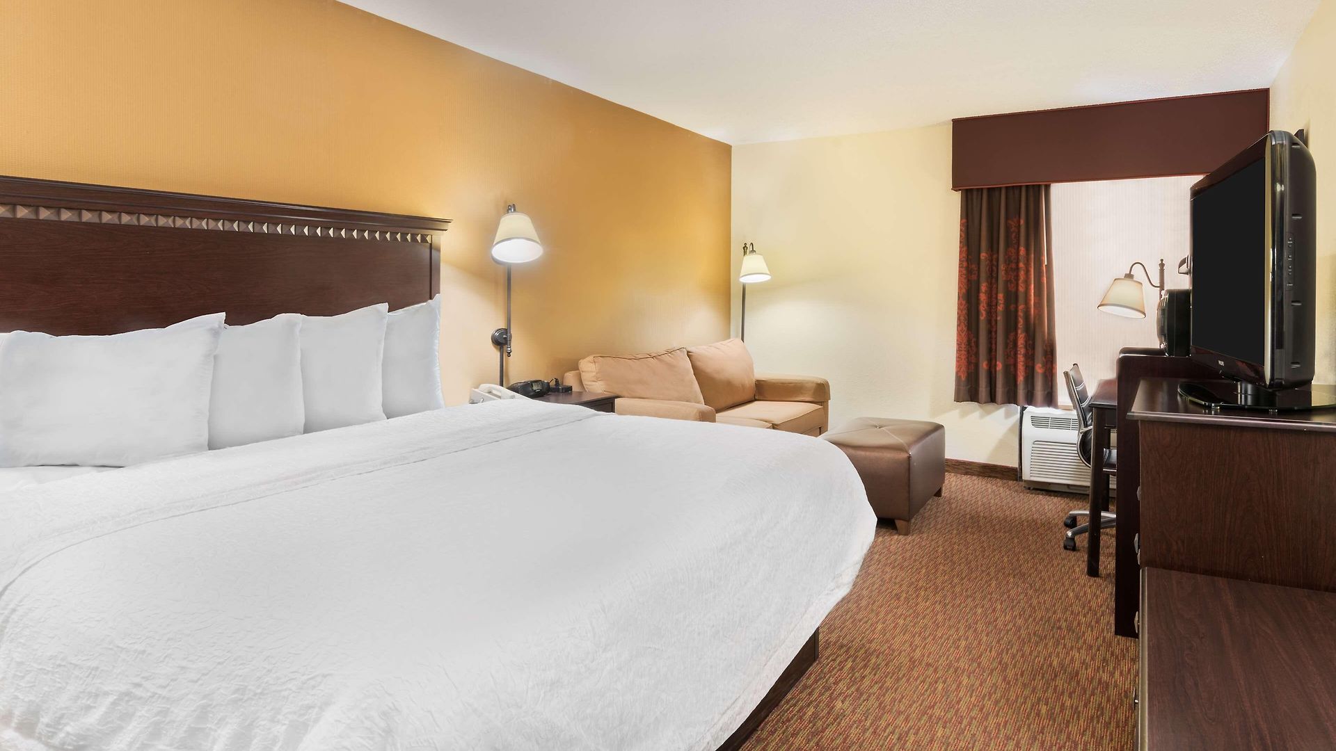 Hampton Place 3*