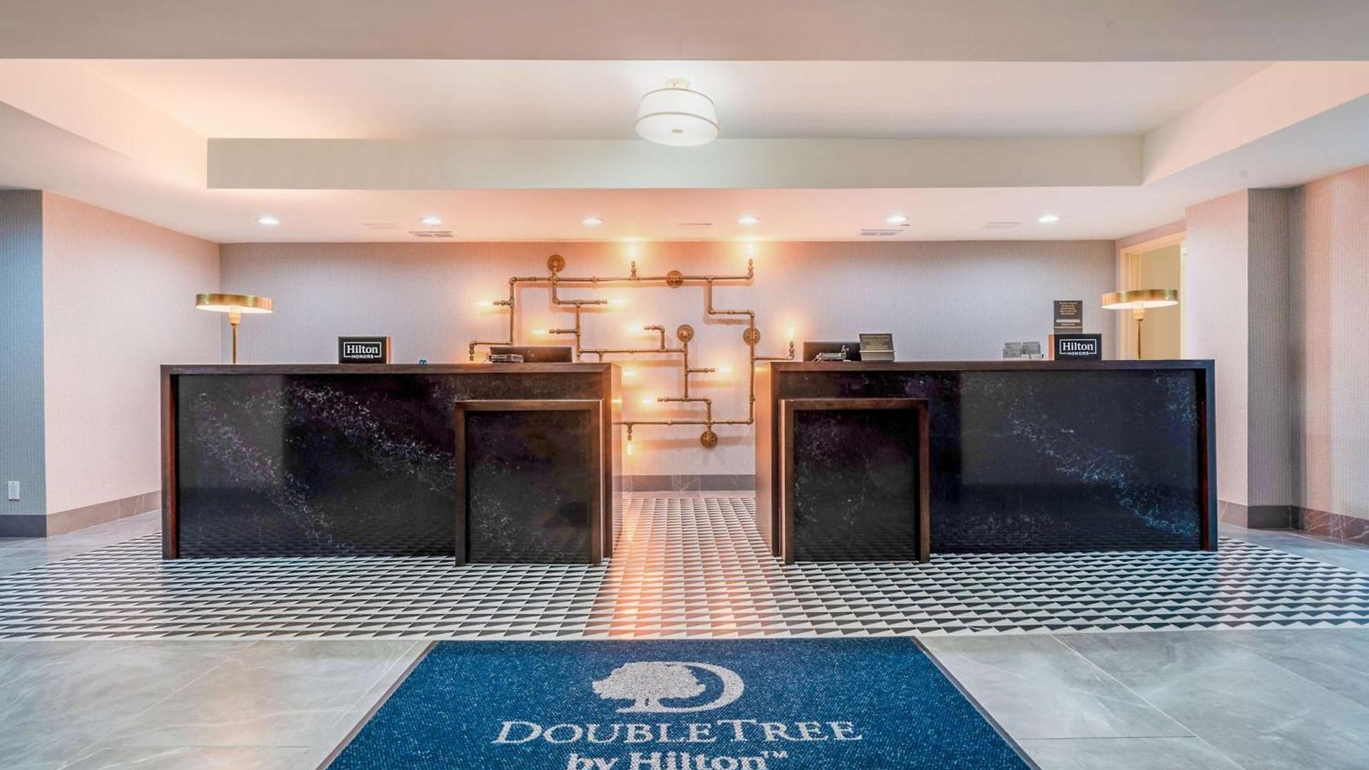 Doubletree By Hilton South Tyvola Hotel