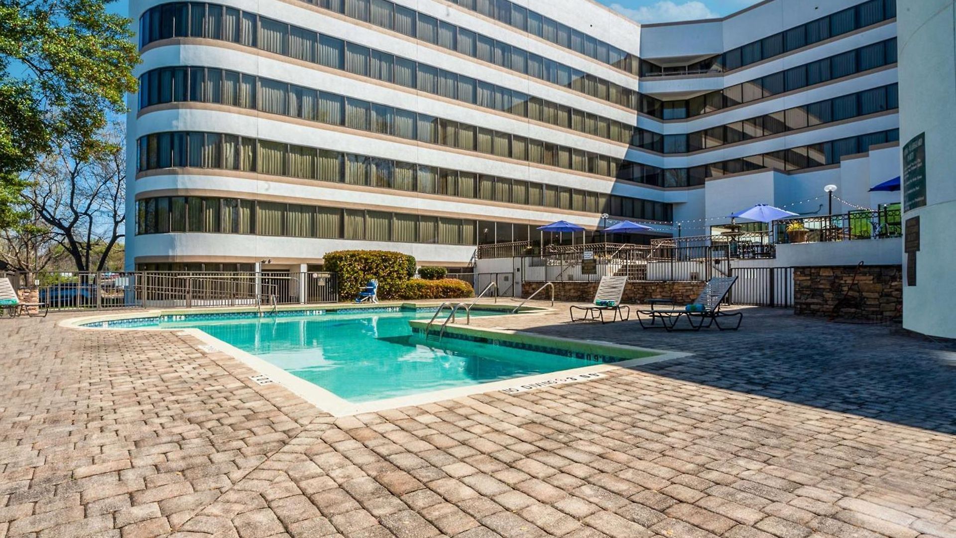 Doubletree By Hilton South Tyvola Hotel