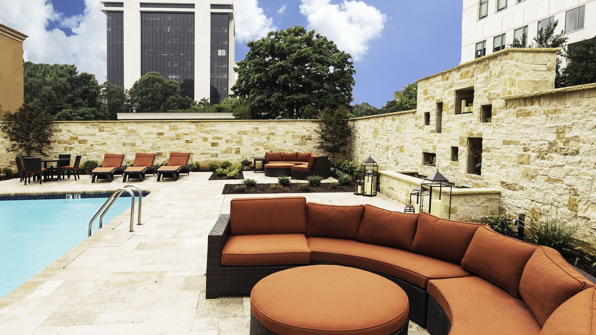 Fairfield & By Marriott Uptown Hotel 3*