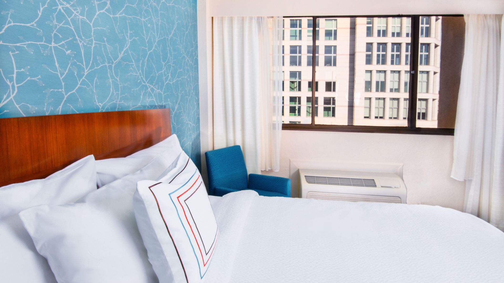 Hotel Fairfield & By Marriott Uptown 3*