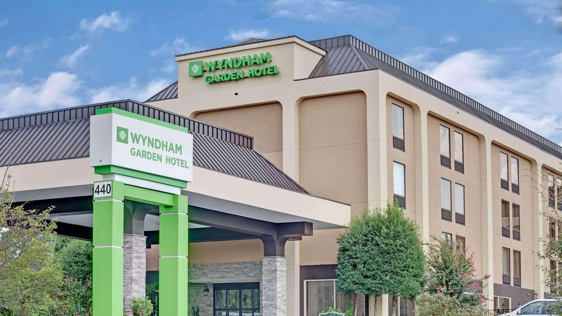 Wyndham Garden Airport Southeast Hotel 3*