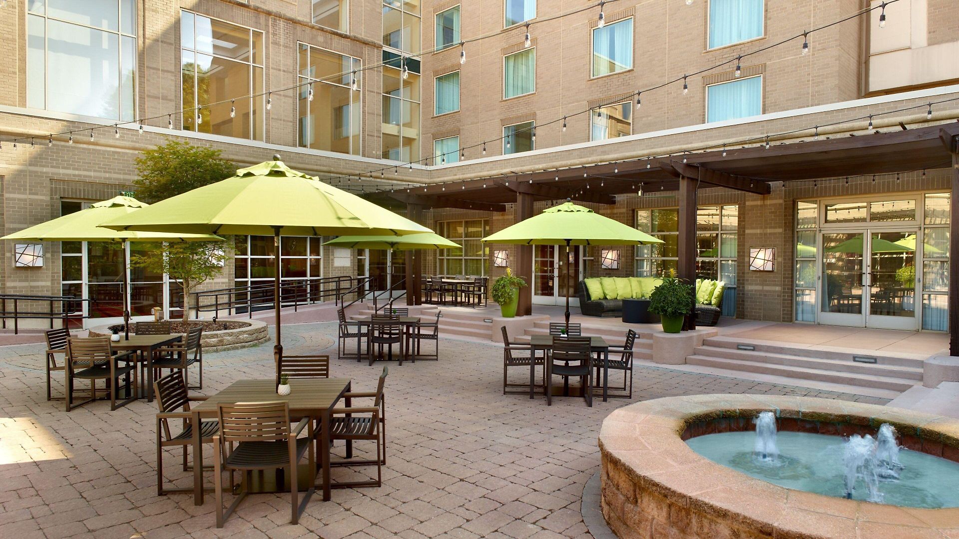 Hotel Renaissance Southpark 4*