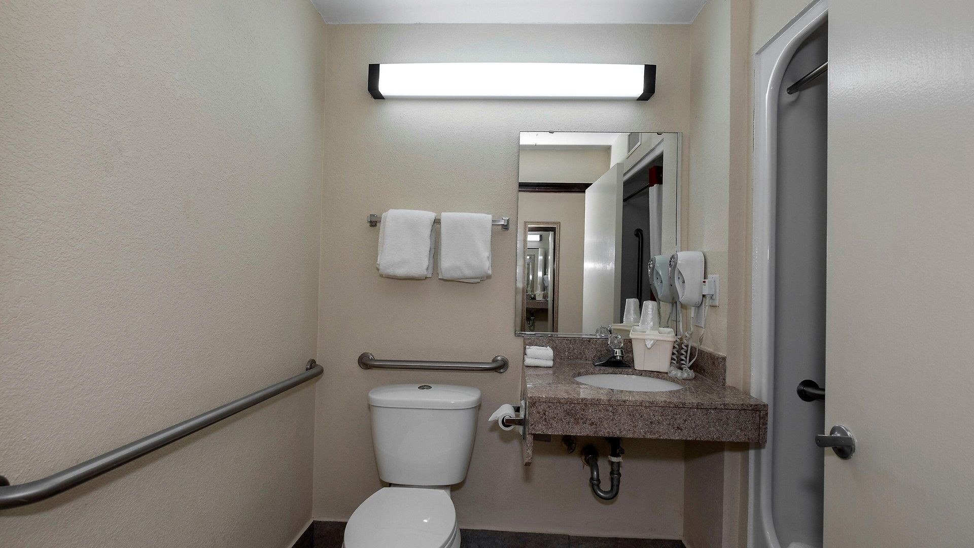 Red Roof - Motel 2*