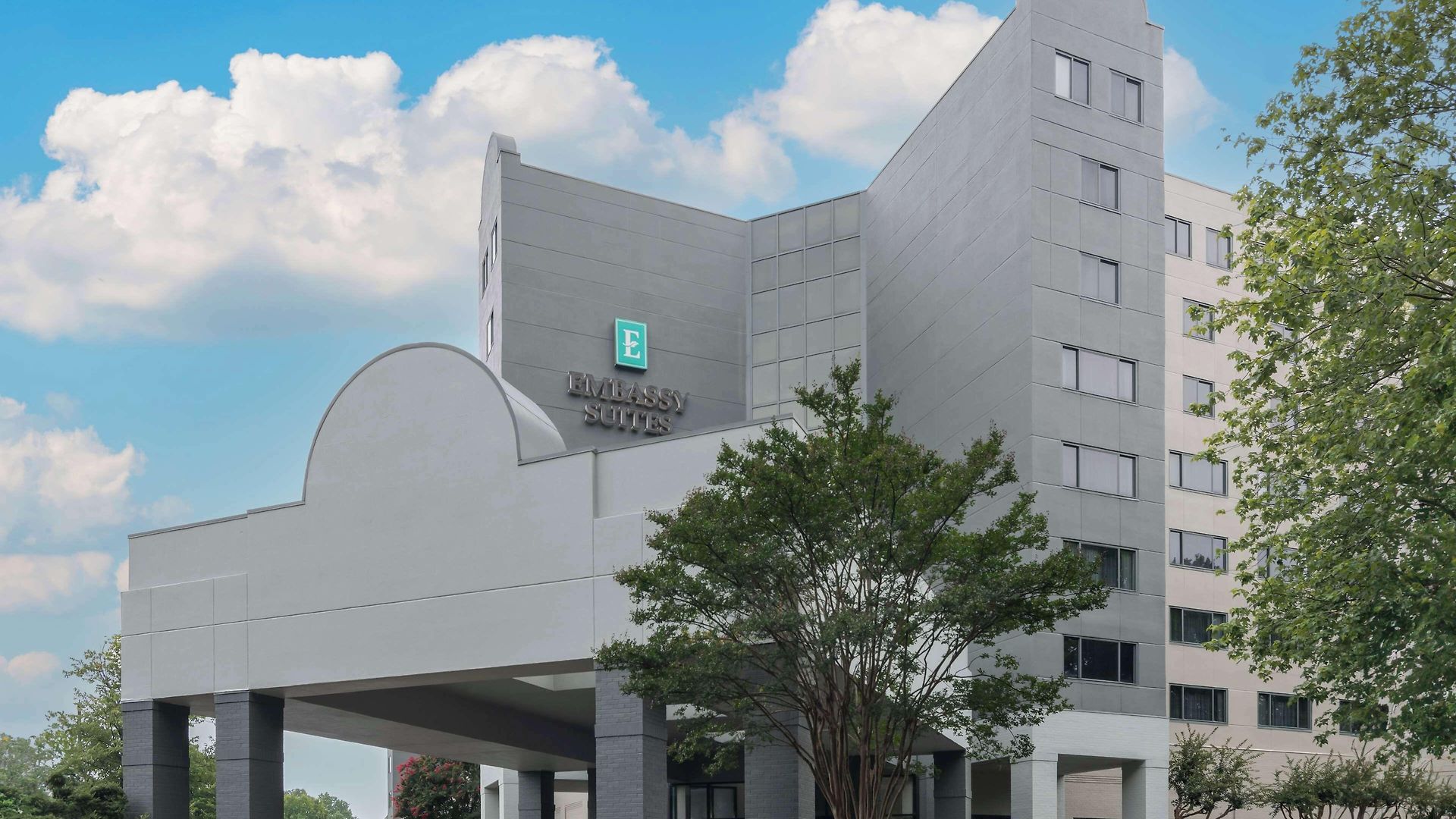 Embassy Hotel 3*