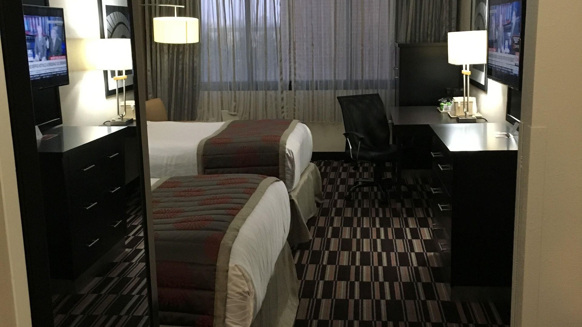 Ramada Plaza By Wyndham South End Airport 3*