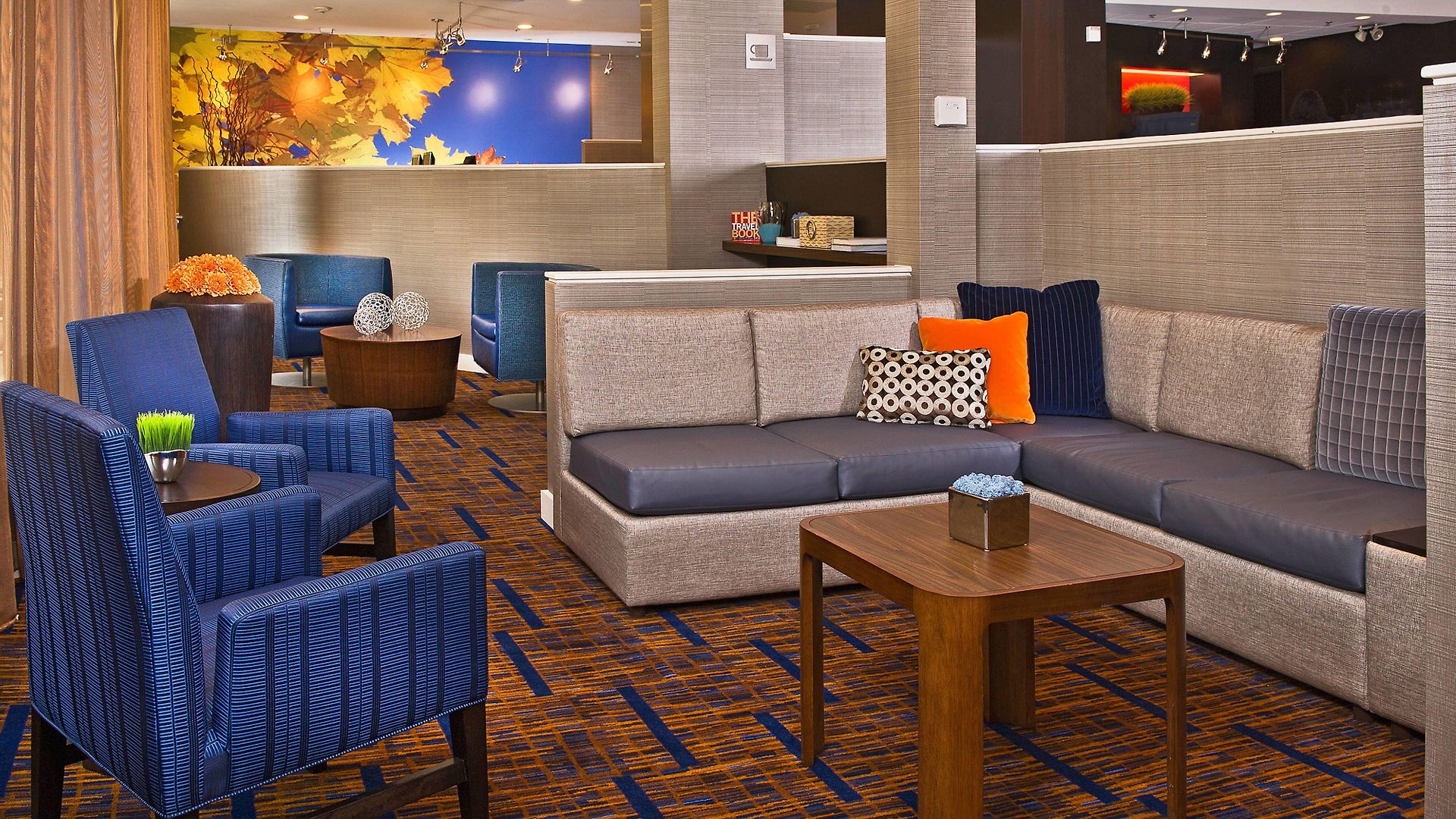 Courtyard Southpark 3*