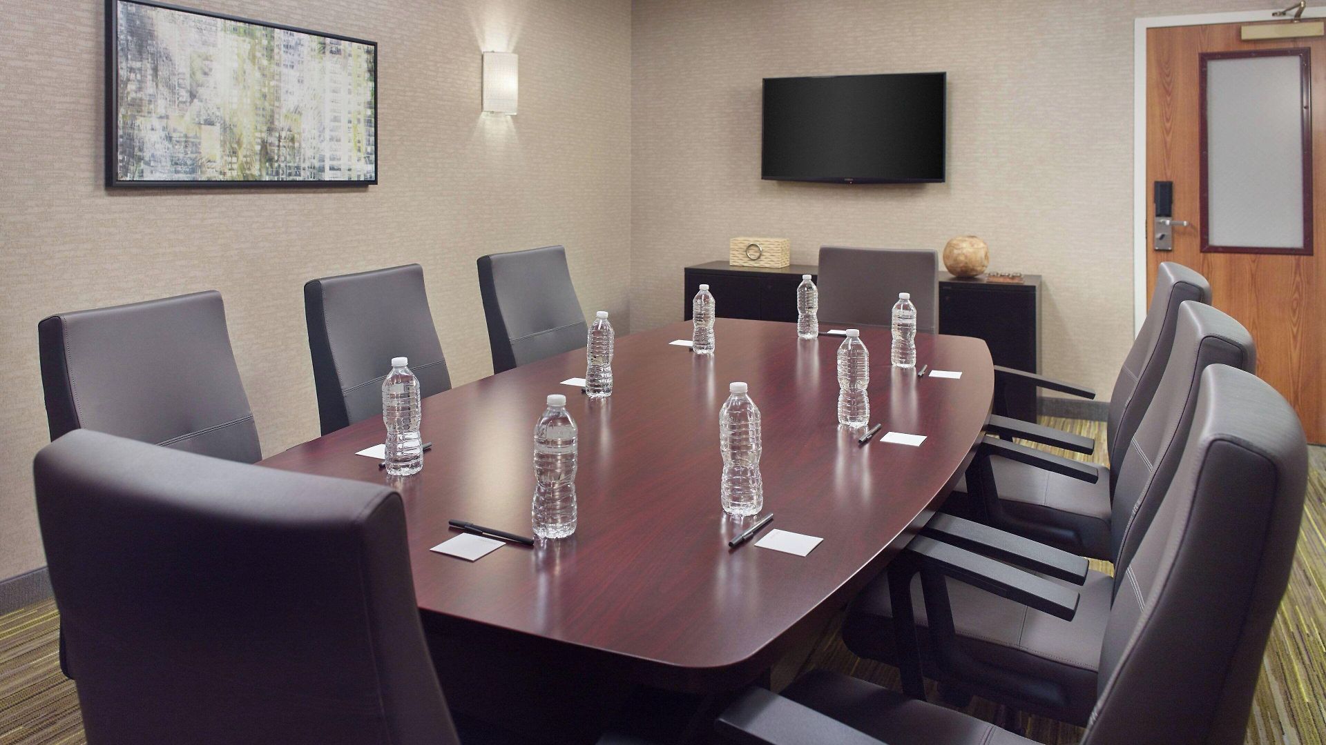 Courtyard Southpark Hotel 3*